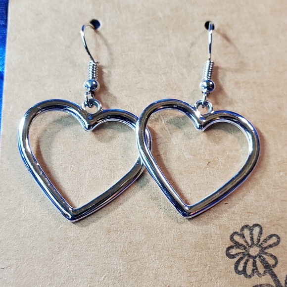 Silver Hollow Heart dangling earrings. Simple but so pretty. - Picture 2 of 3